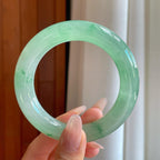 糯冰晴水飘花翡翠圆条手镯（56.7mm）（yc272895）