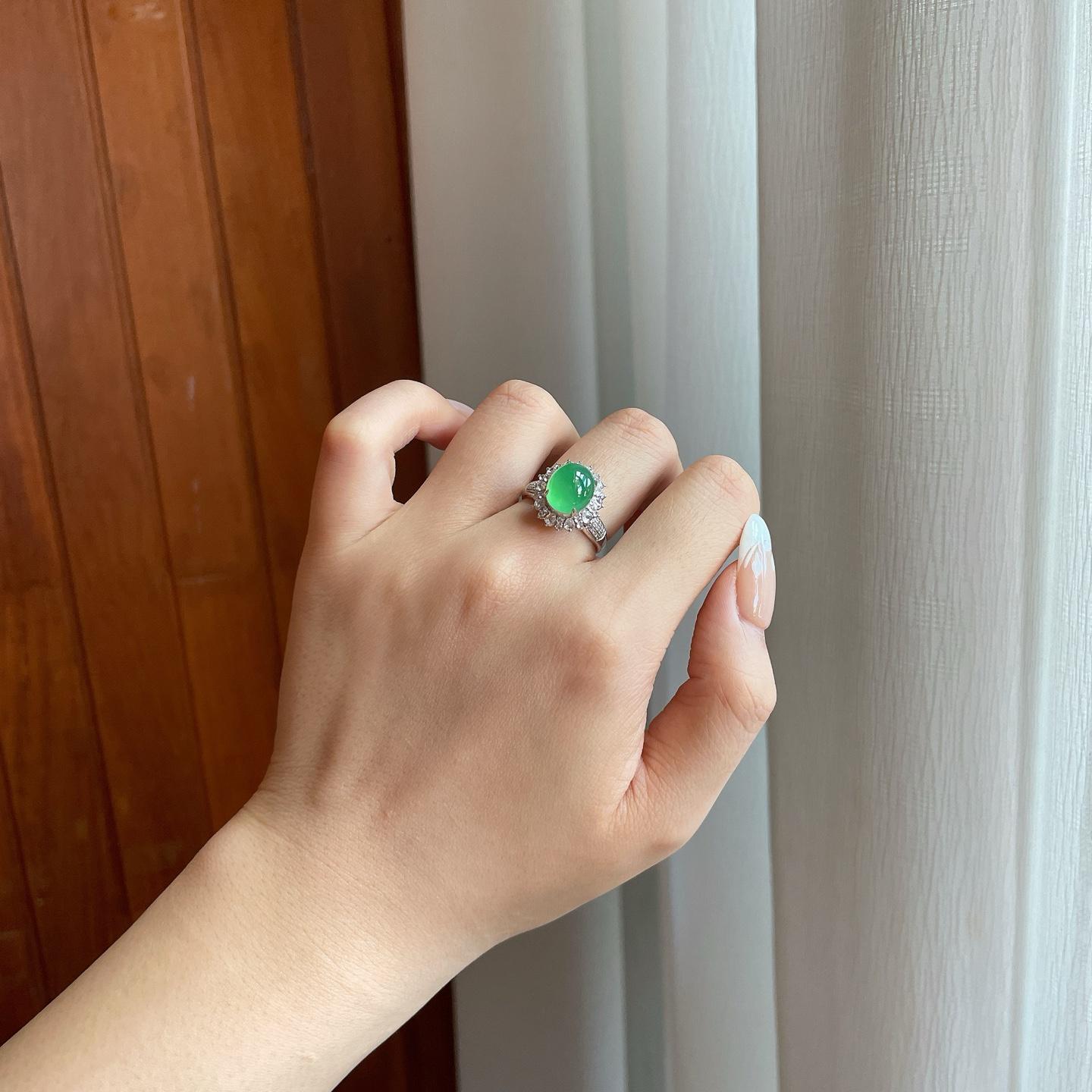 18k金钻镶冰种满色翡翠蛋面戒指（yc265159）