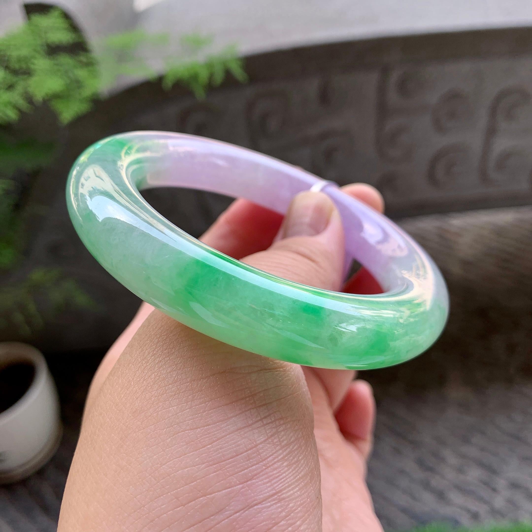 糯冰种春彩圆条手镯（56.6mm）