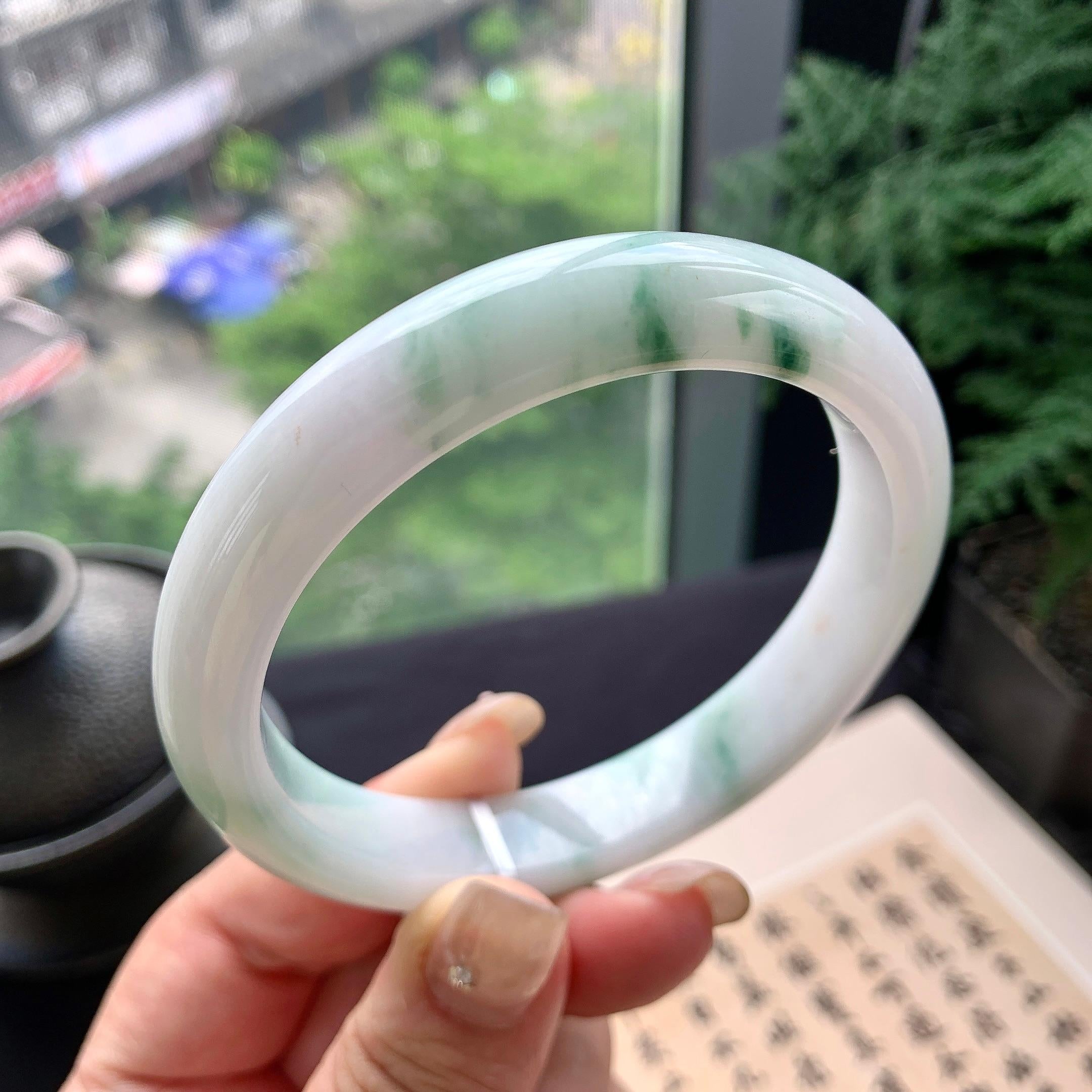 大圈口 细糯种飘绿花正圈平安镯 61.5圈口 天然缅甸A货翡翠（yc477614）