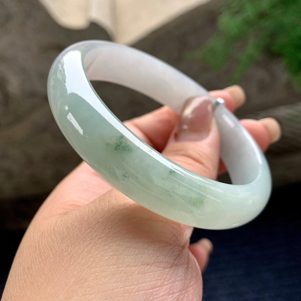 大圈口 细糯种淡晴底飘绿花正圈平安镯  58.2圈口  天然缅甸A货翡翠（yc358875）