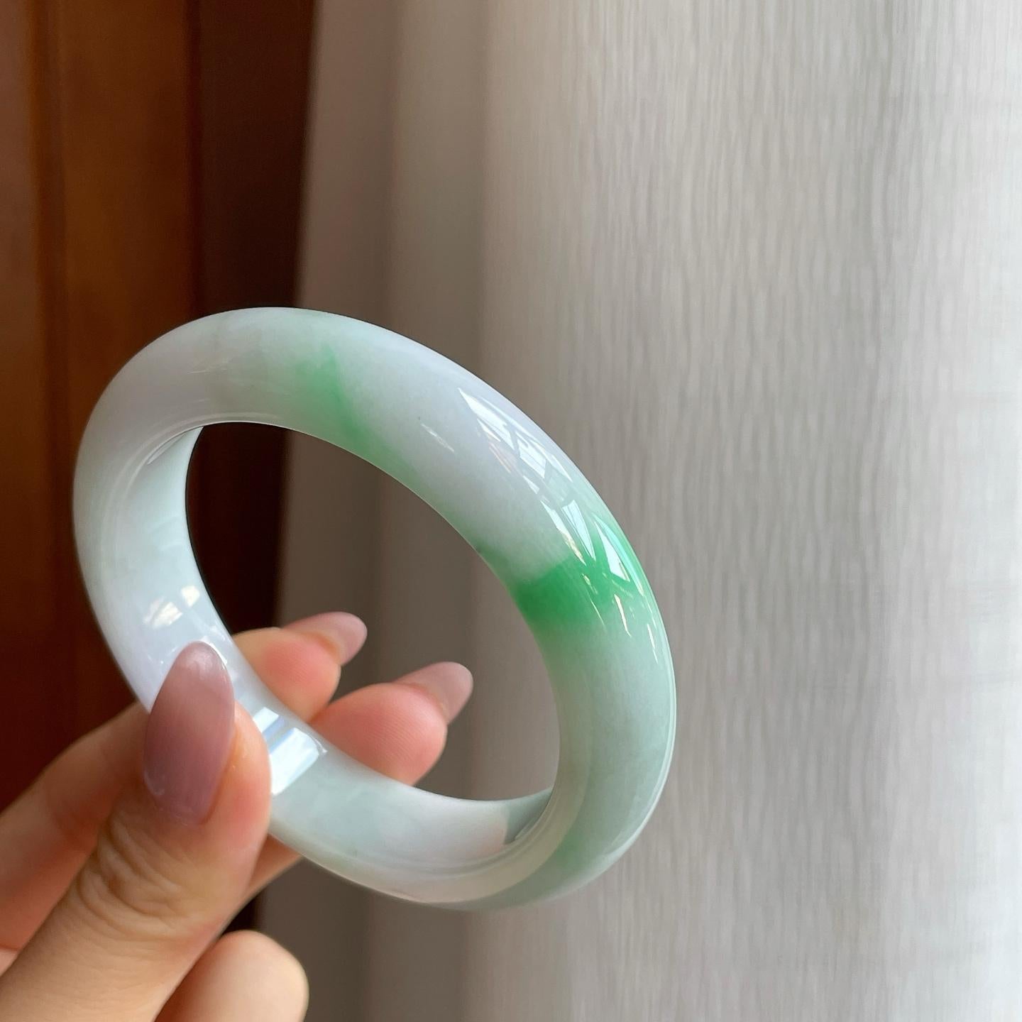 细糯冰白底飘花翡翠平安镯（55.6mm）（yc288534）