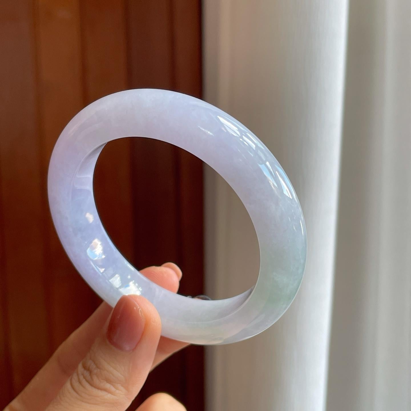 糯冰春底带色翡翠平安镯（56.8mm）（yc276507）