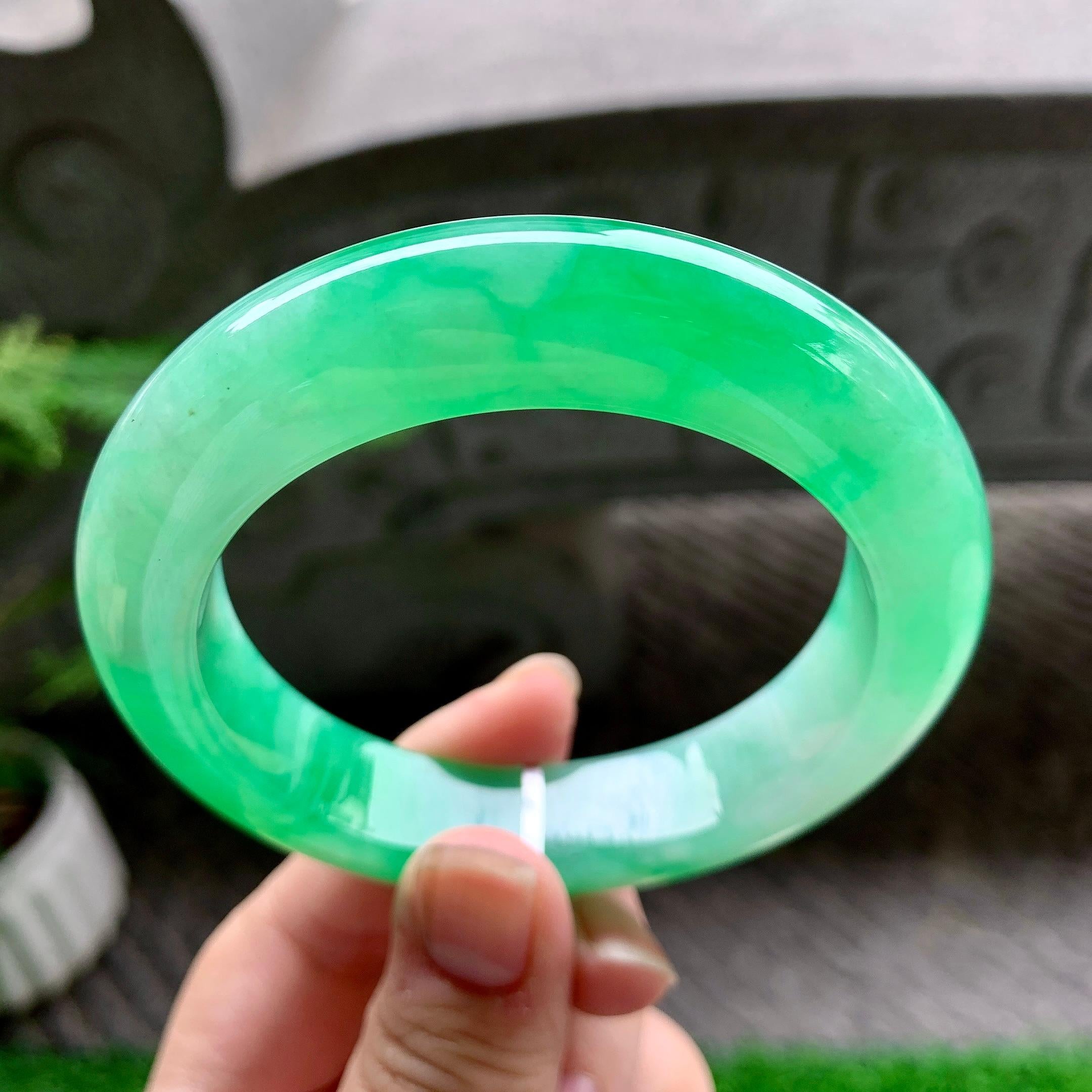 糯冰种阳绿平安镯（59mm）（yc254105）