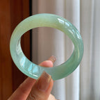 糯冰晴底宽版翡翠平安镯（56mm）（yc373874）
