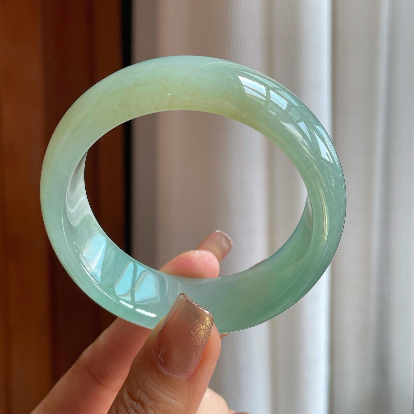 糯冰晴底宽版翡翠平安镯（56mm）（yc373874）