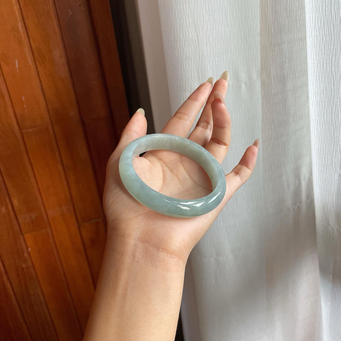 细糯种带底色翡翠平安镯（58.7mm）（yc220242）