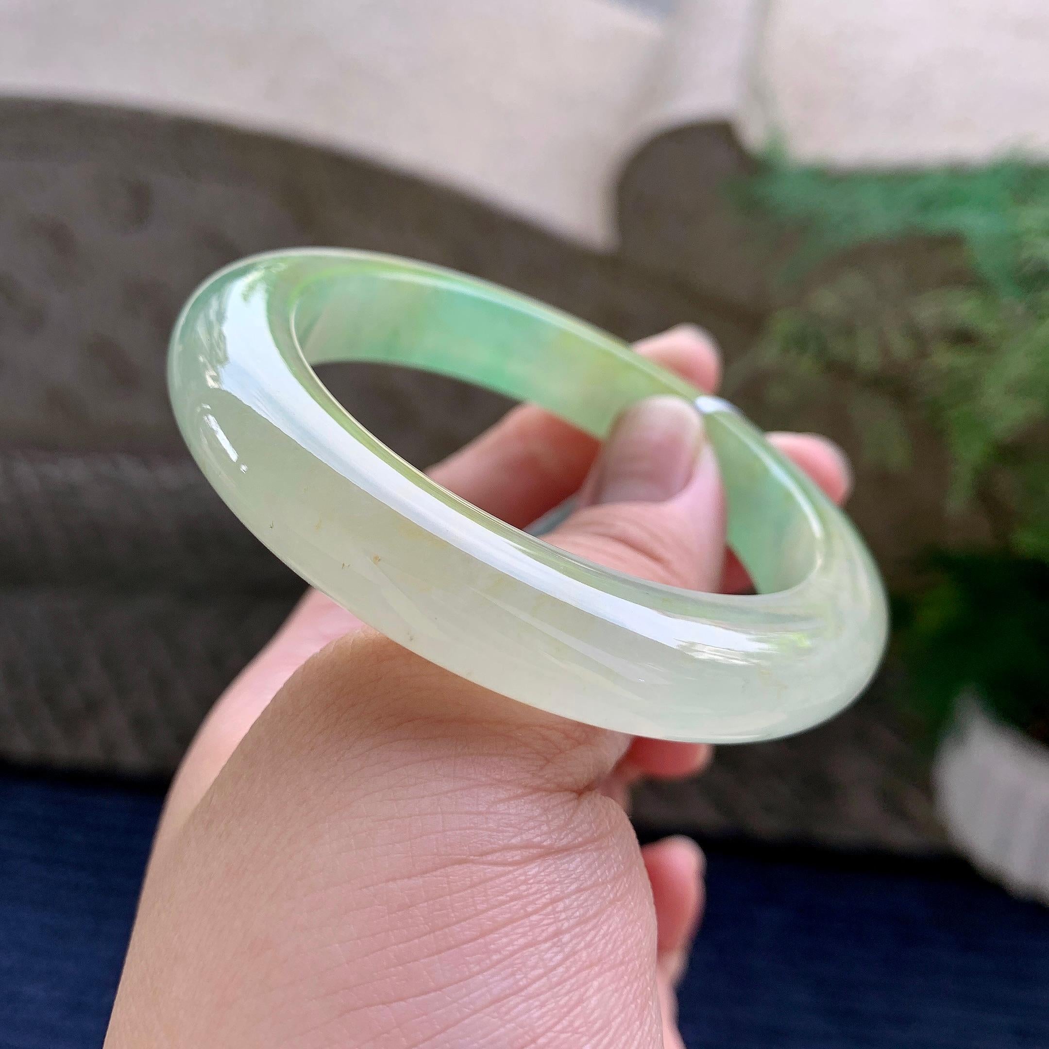 糯冰种黄加绿泥鳅背手镯（53mm）（yc233904）