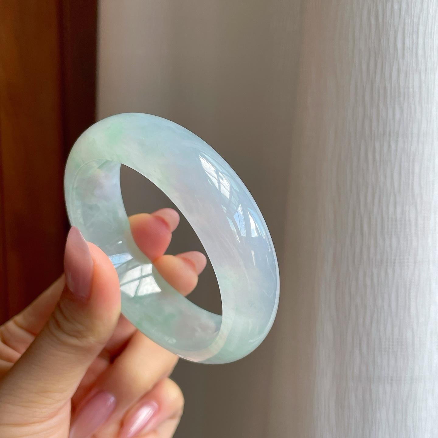冰种淡椿彩翡翠平安镯（53.6mm）（yc284562）