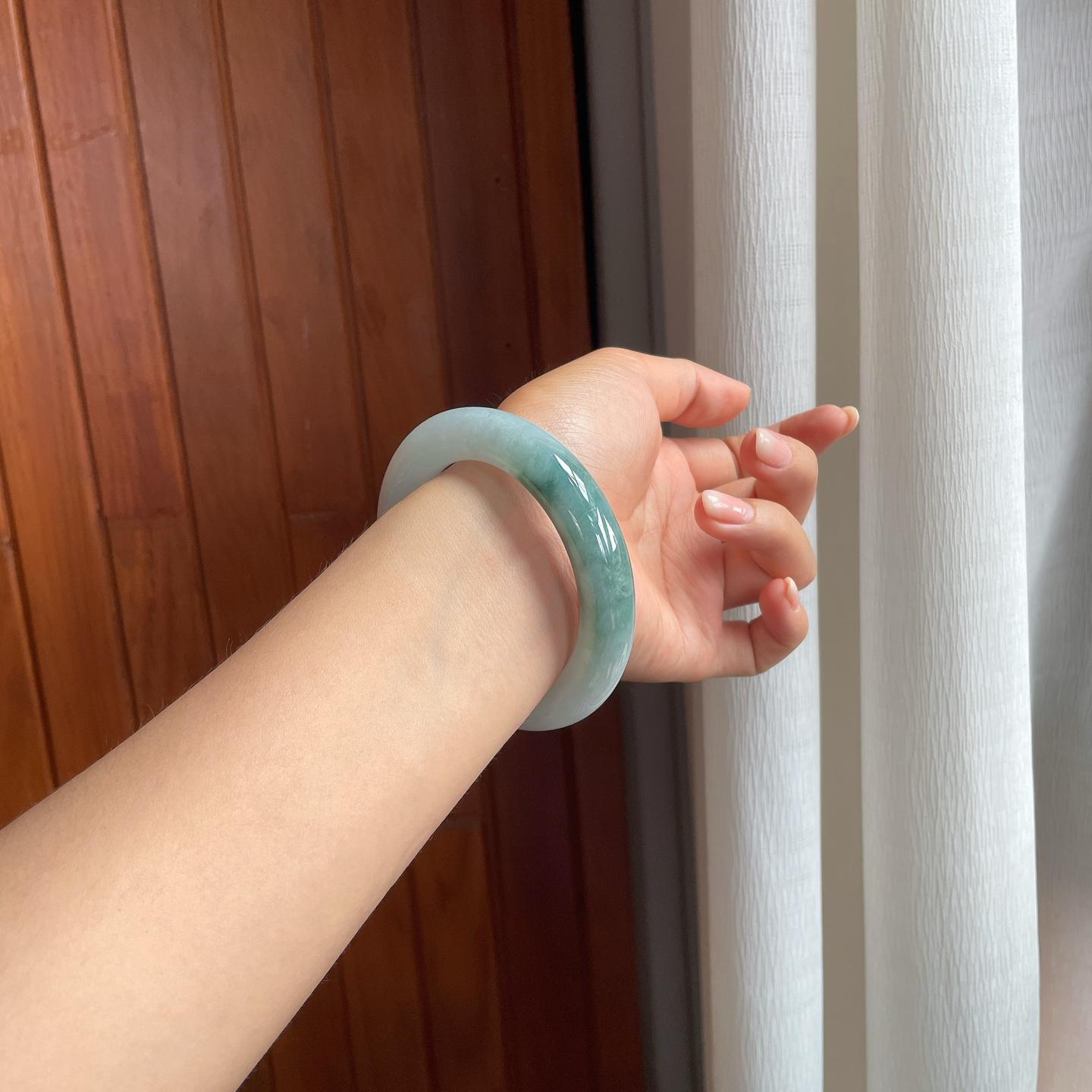 糯冰飘花翡翠圆条手镯（59mm）（yc414706）