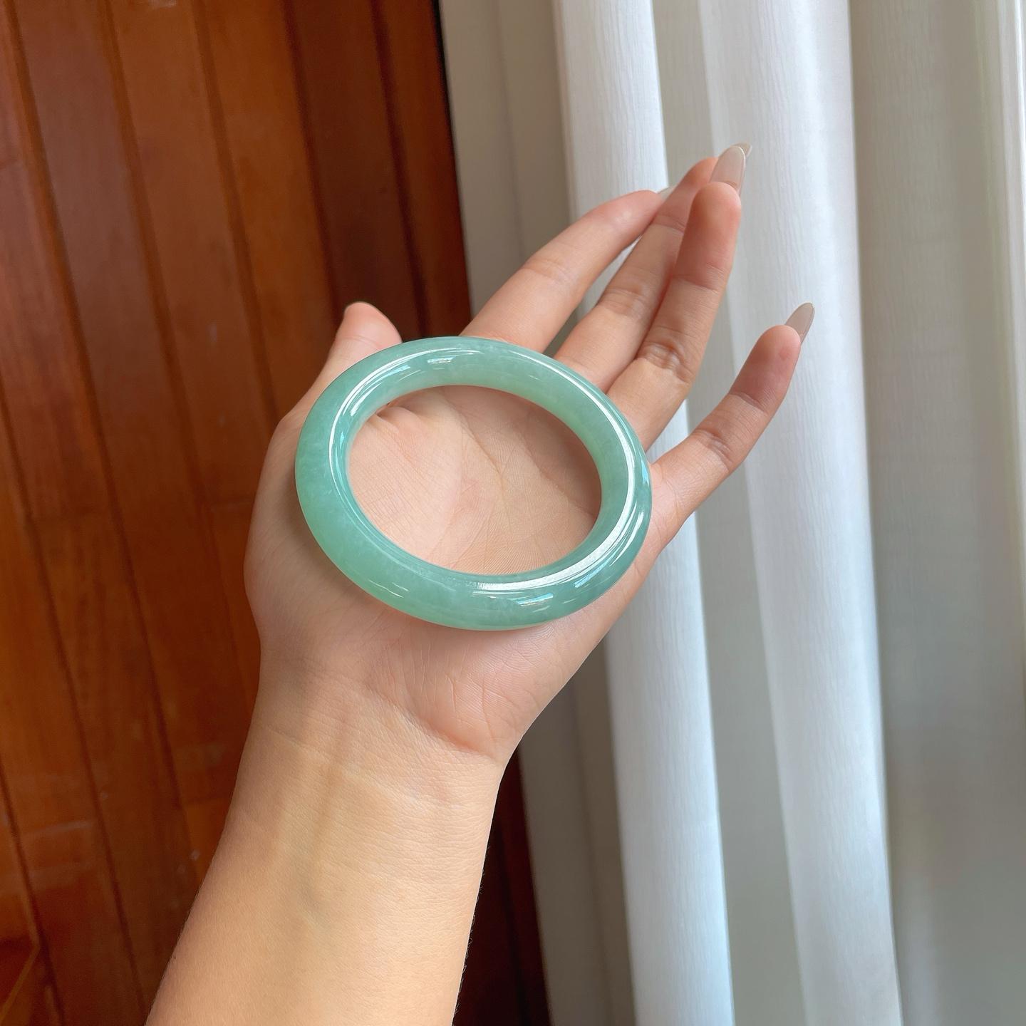 糯冰蓝晴底翡翠圆条手镯（55.5mm（yc274569）