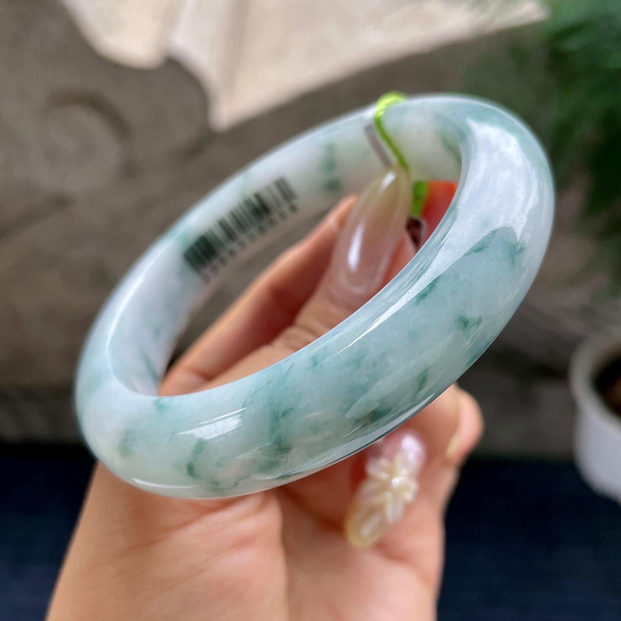 细糯种飘花正圈平安镯57.2圈          天然缅甸A货翡翠（yc460642）