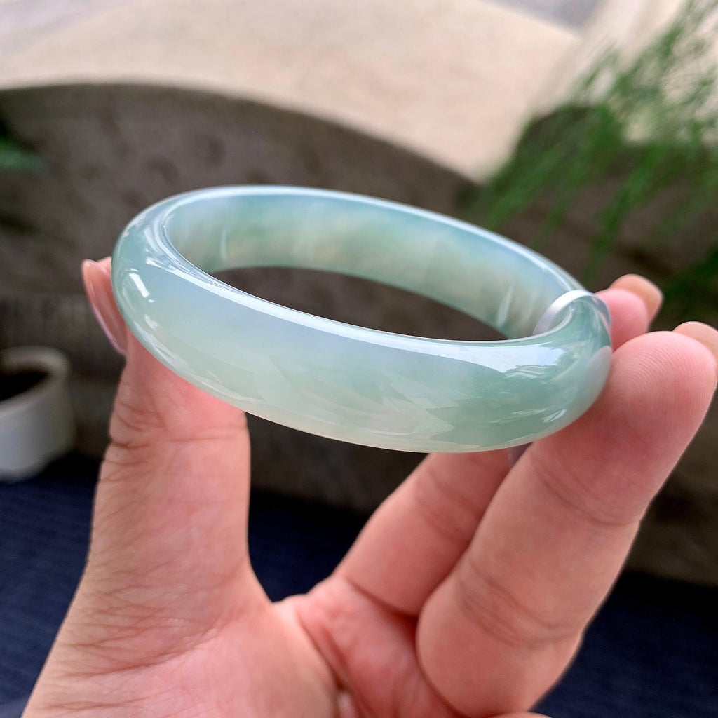 糯冰种蓝底飘蓝花贵妃手镯 54.6圈口 天然缅甸A货翡翠（yc481968）
