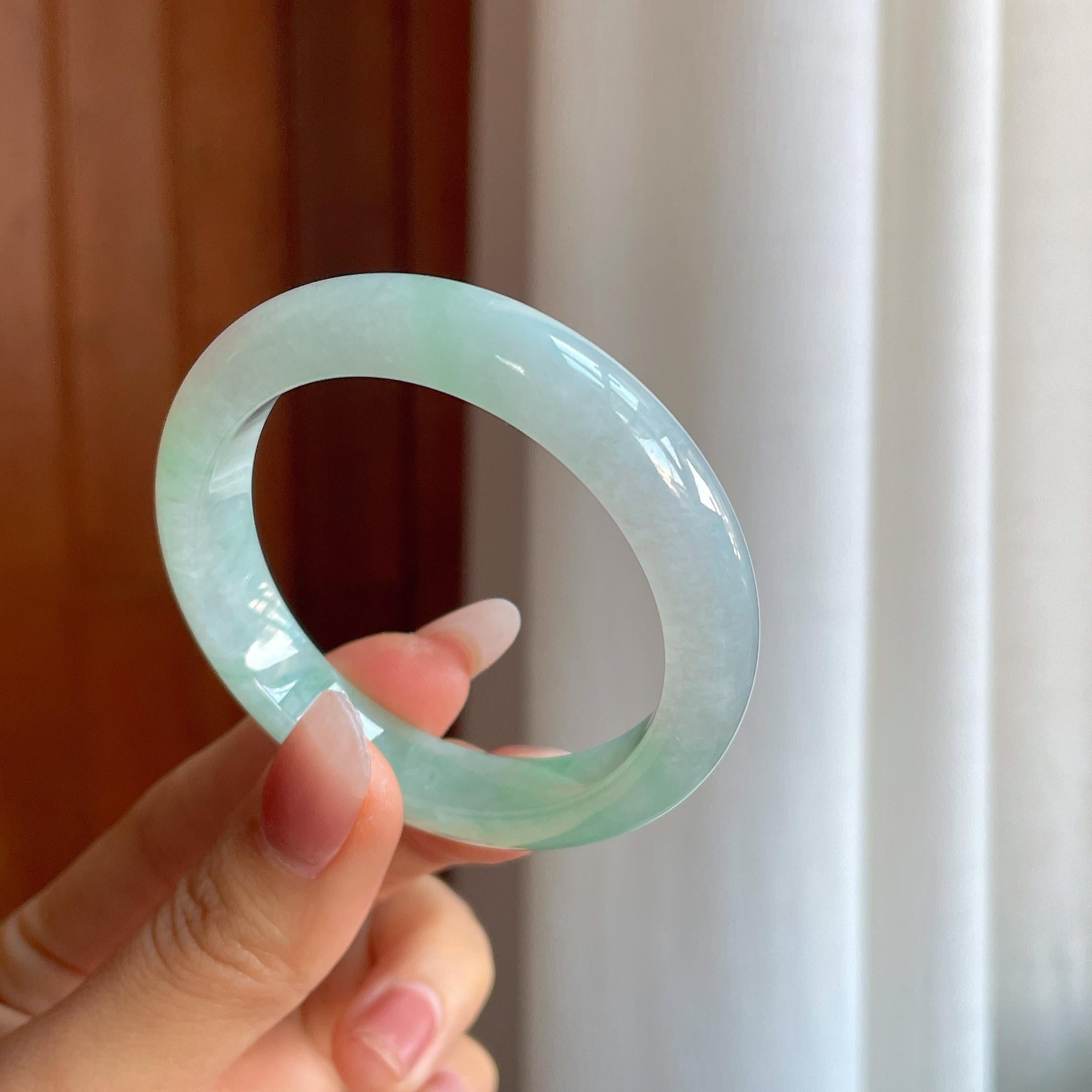 糯冰带色翡翠贵妃镯（53mm）（yc312055）