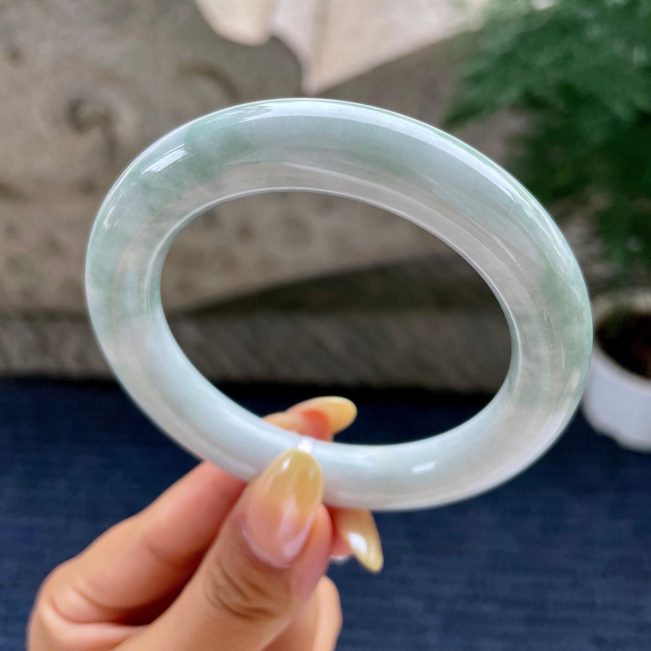 糯种带底色圆条手镯56.7圈 天然缅甸A货翡翠（yc481933）