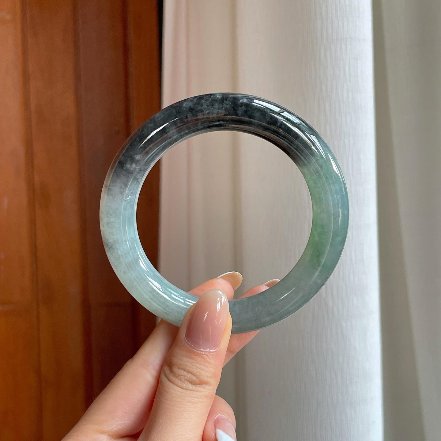 糯冰带色乌鸡翡翠圆条手镯（57mm)（yc373892）