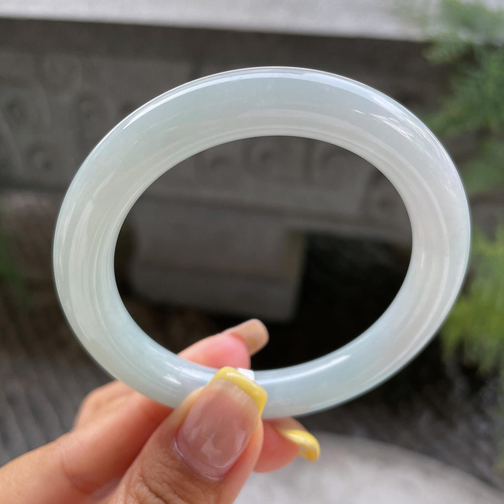 小圈口     细糯种带底色圆条手镯53.6圈    天然缅甸A货翡翠（yc387375）