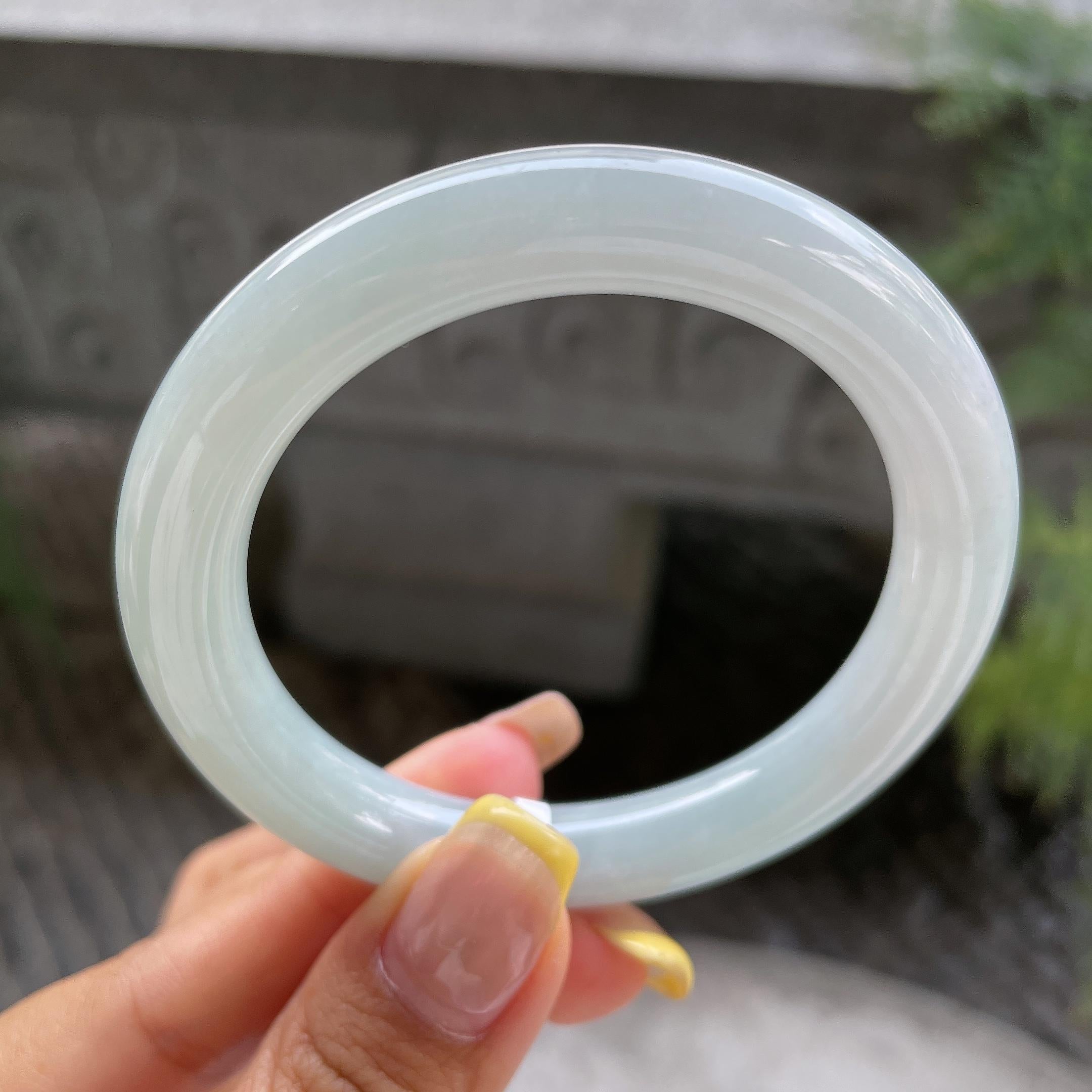 小圈口     细糯种带底色圆条手镯53.6圈    天然缅甸A货翡翠（yc387375）