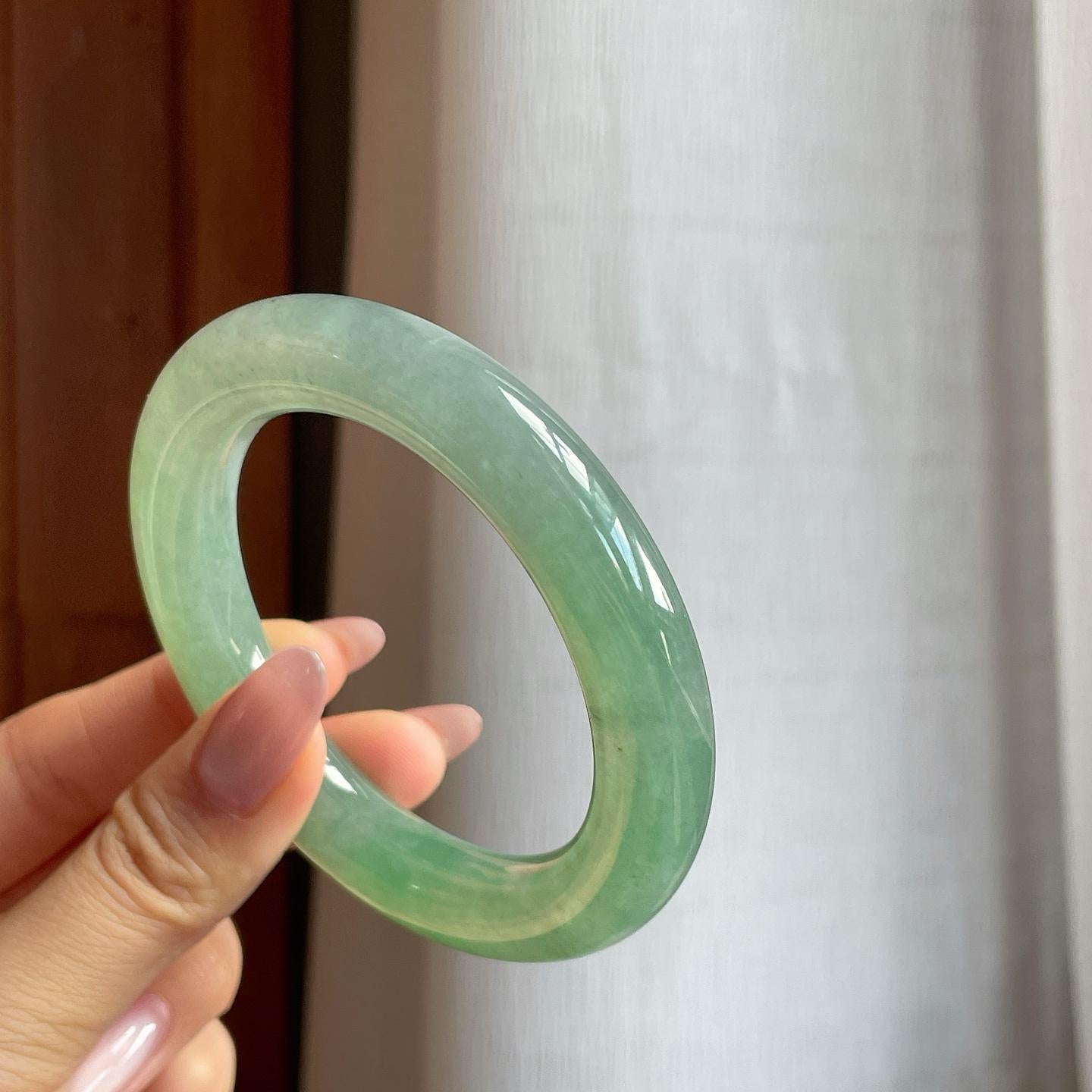 糯冰湖水绿翡翠圆条手镯（55.8mm）（yc284557）