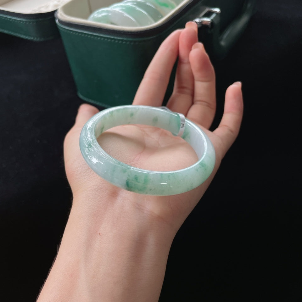 细糯种飘花正圈翡翠手镯（58mm）（yc019901）