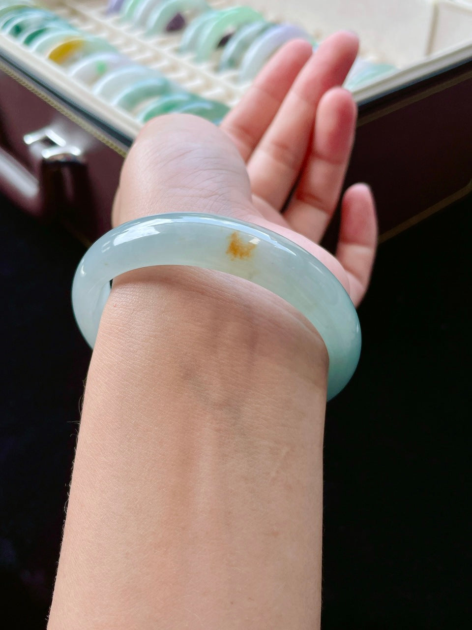 冰种飘黄正圈翡翠手镯（56.2mm）（yc016652）