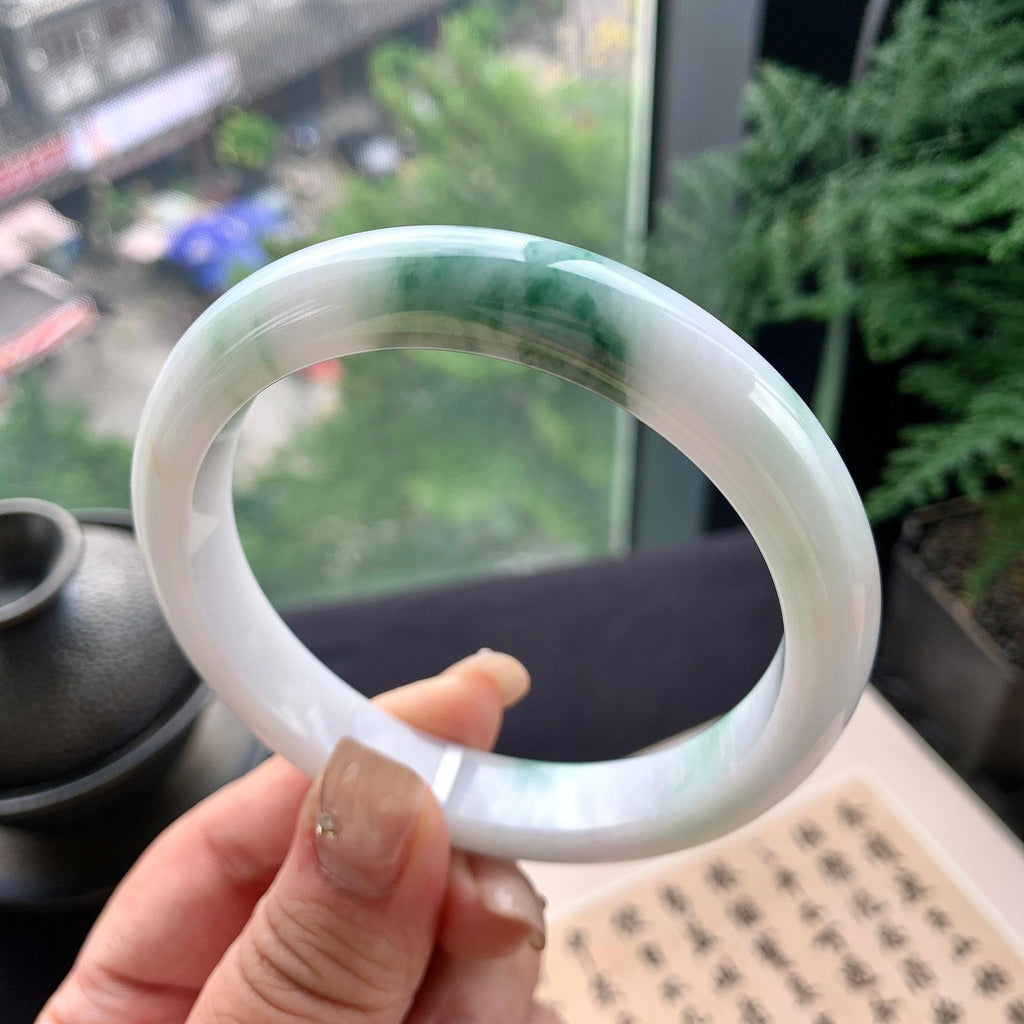 大圈口 细糯种飘绿花正圈平安镯 62.3圈口 天然缅甸A货翡翠（yc477610）