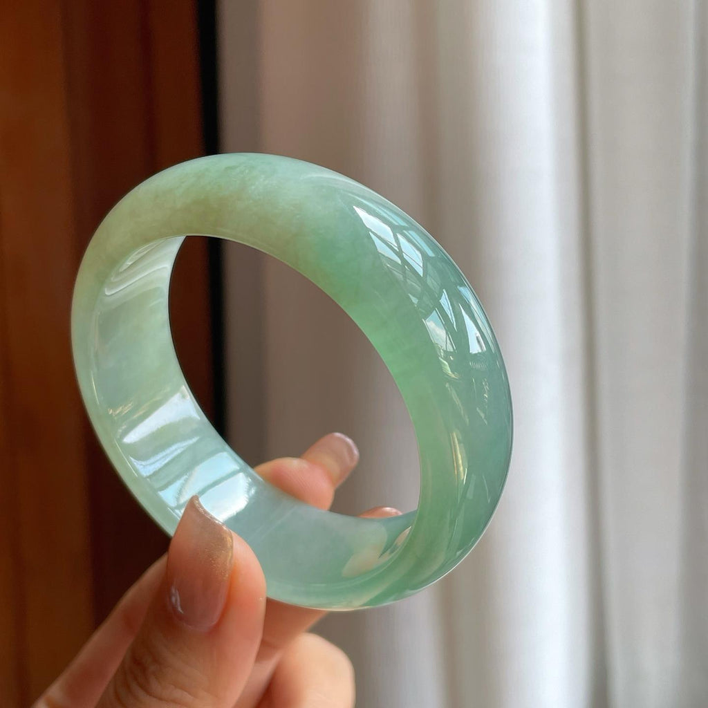 糯冰晴底宽版翡翠平安镯（56mm）（yc373874）