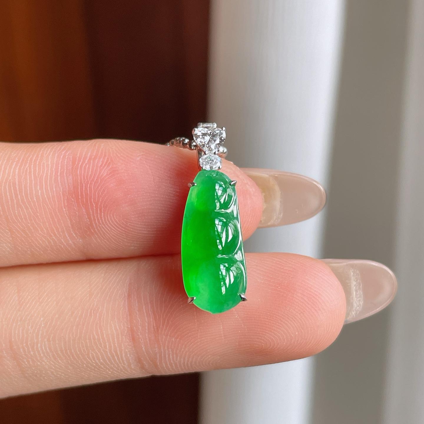 18k金镶冰种满绿翡翠豆子（yc246179）