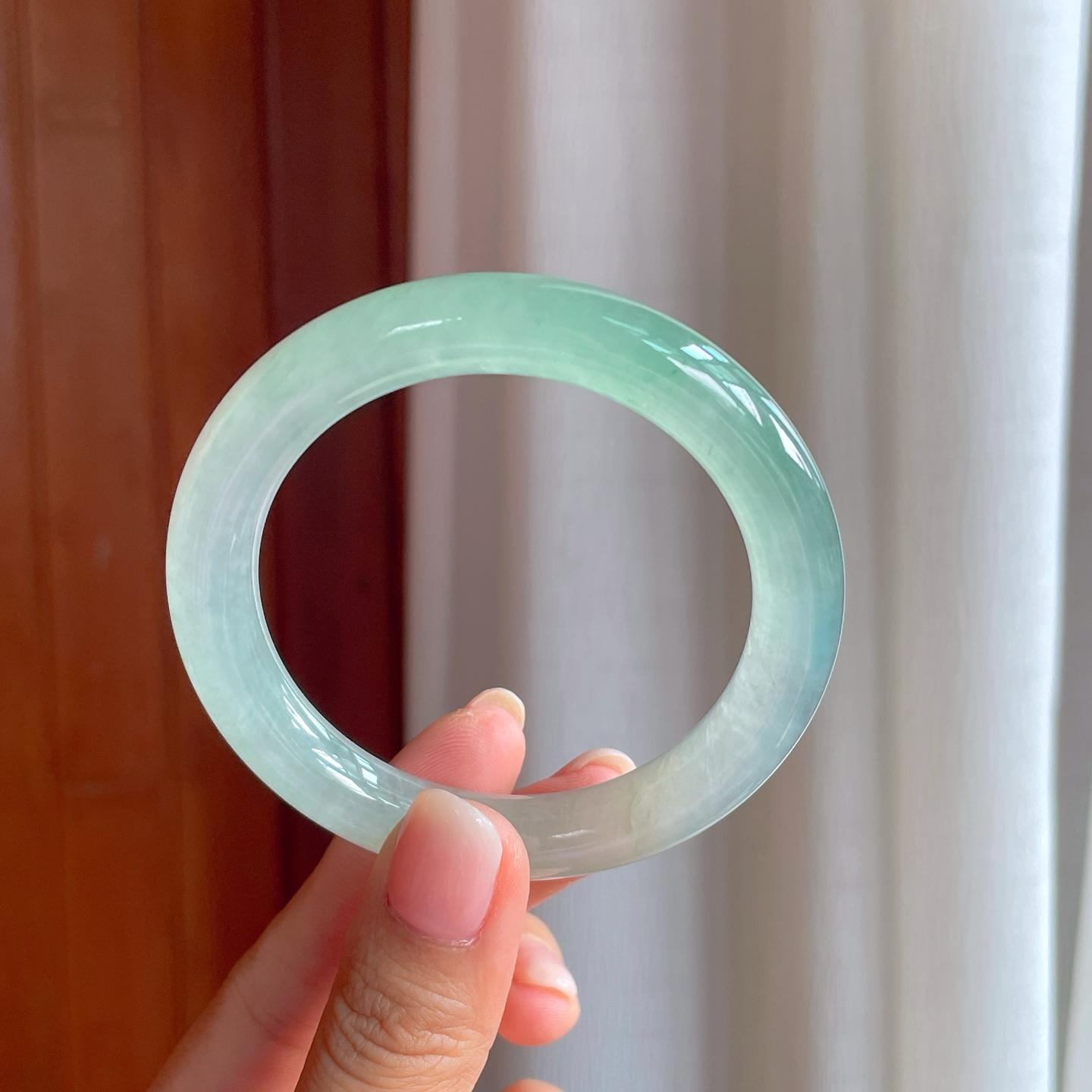 冰种带晴绿底翡翠圆条手镯（54.3mm)（yc381232）
