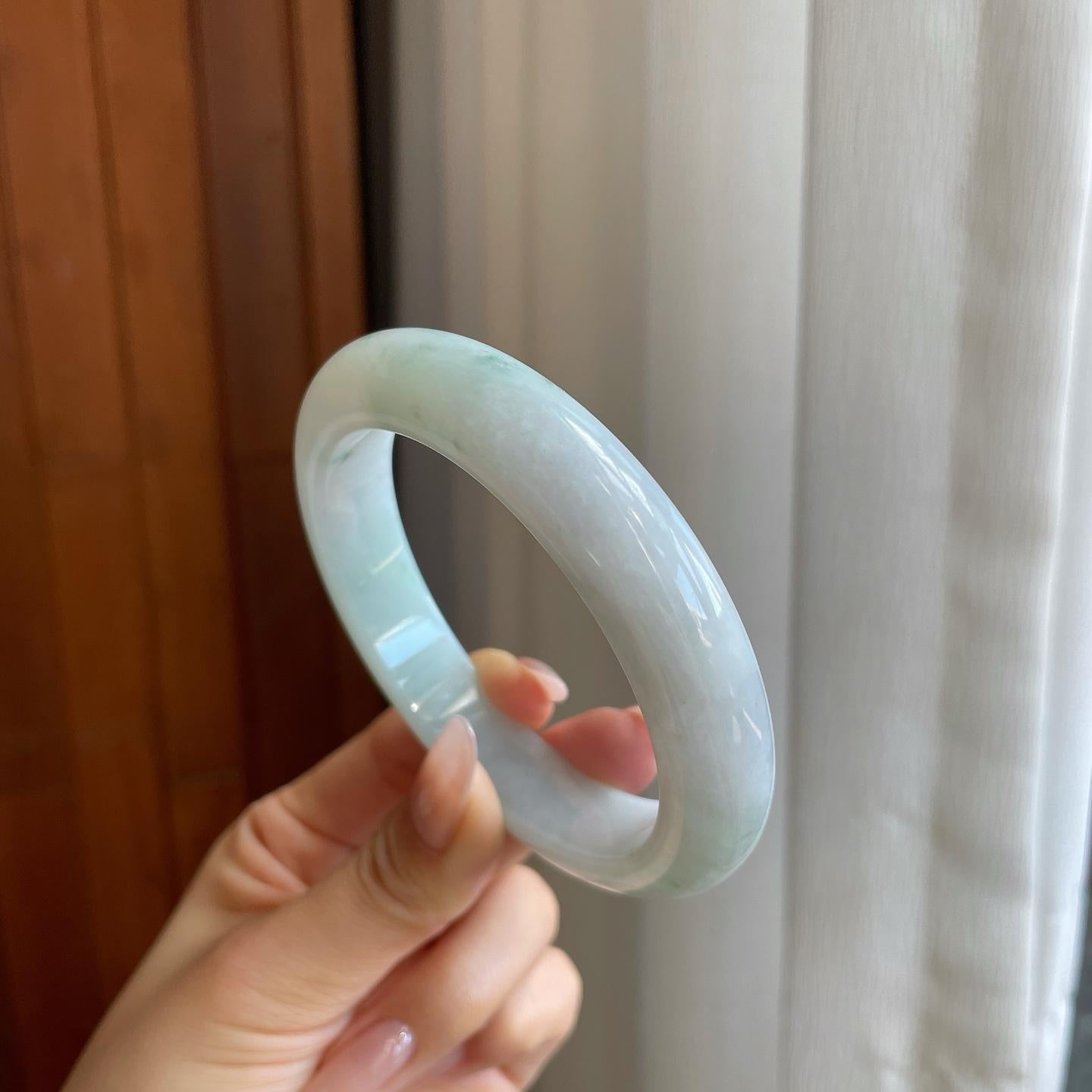 糯冰牛奶底飘花翡翠平安镯（62.8mm）（yc269677）