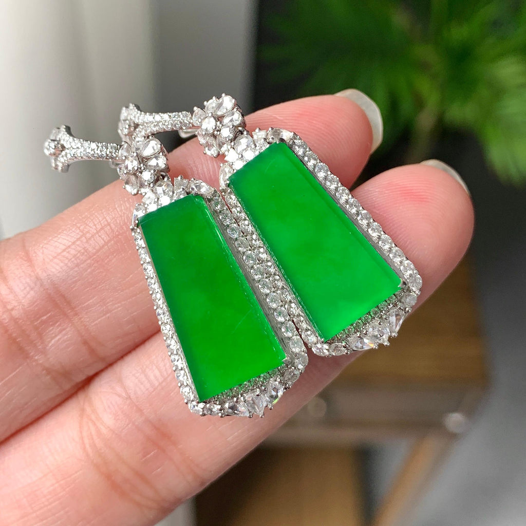 18K金钻镶糯冰种满绿无事牌耳坠（yc255598）