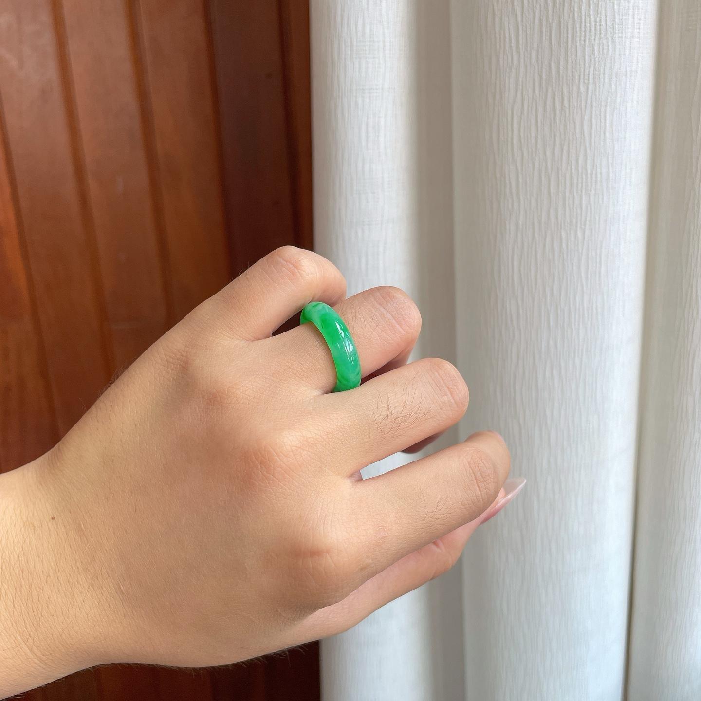 糯冰带色翡翠戒圈（yc258408）