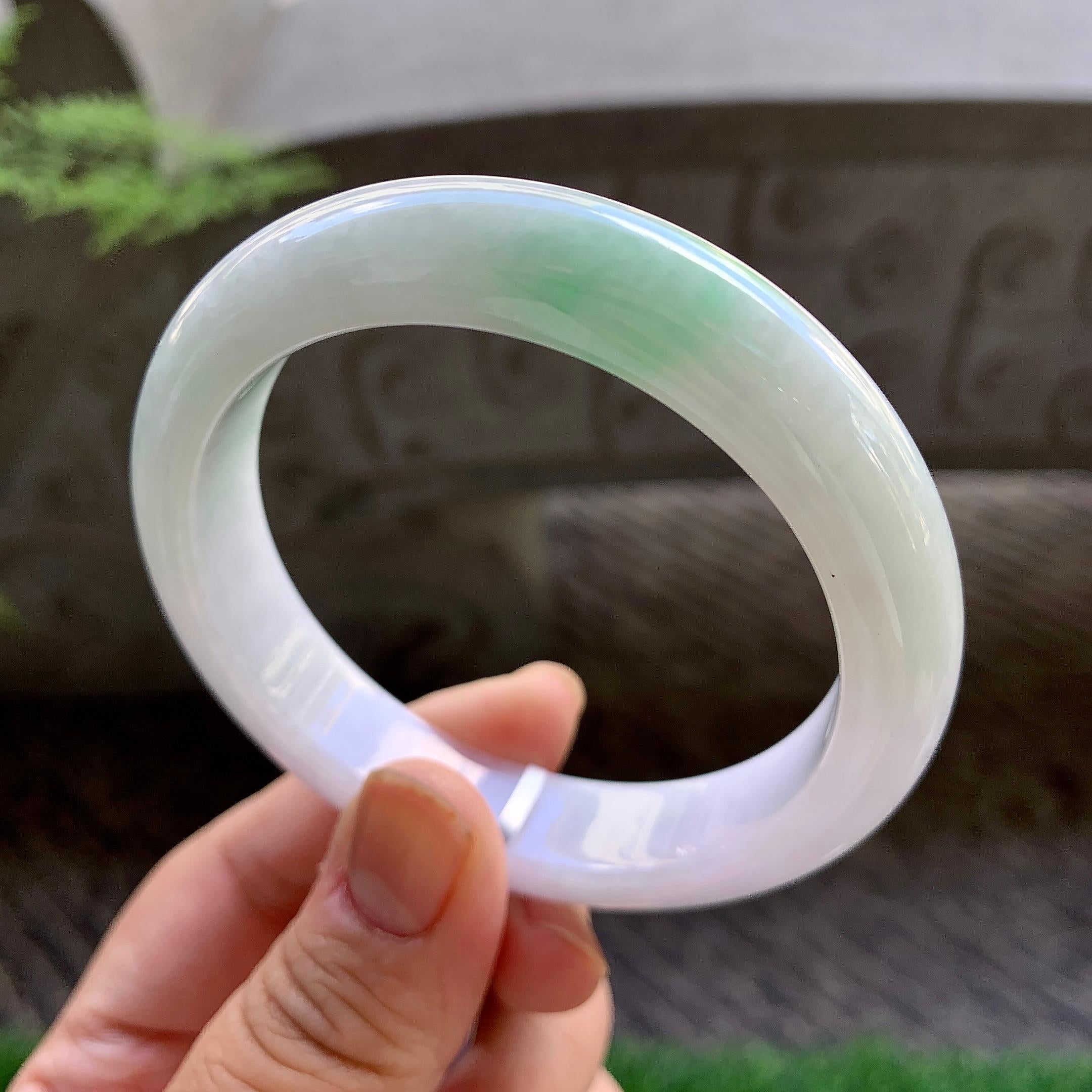 糯种飘翠绿平安镯（57.3mm）（yc213143）