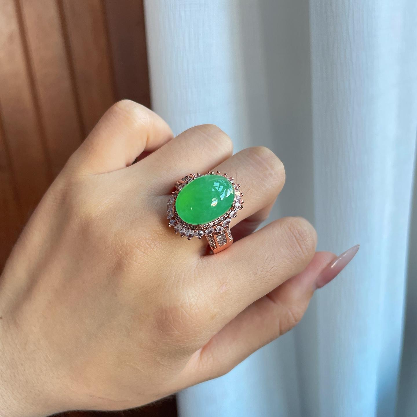 铜托糯冰晴绿底翡翠蛋面（yc265731）