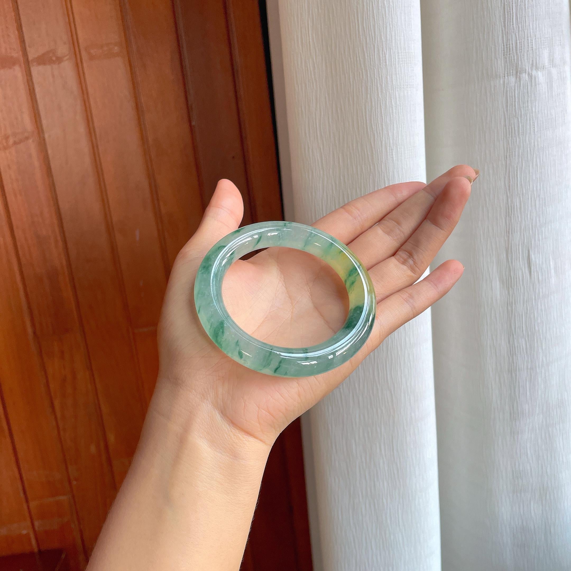 冰种飘花带黄翡翡翠圆条手镯（56mm）（yc402793）