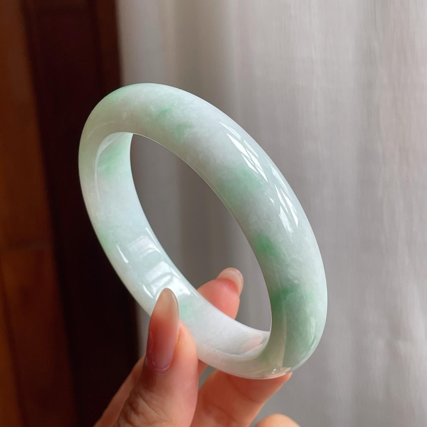 糯冰种飘绿花翡翠平安镯（56mm）