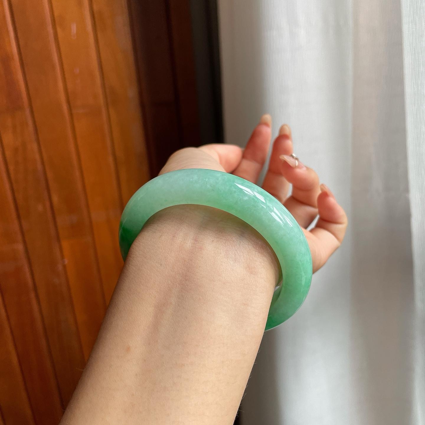 糯冰种满绿阳绿翡翠平安镯（56mm）（yc200657）