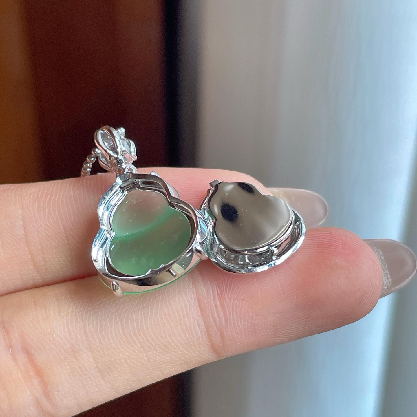 18k金镶冰种带色翡翠葫芦（yc241806）