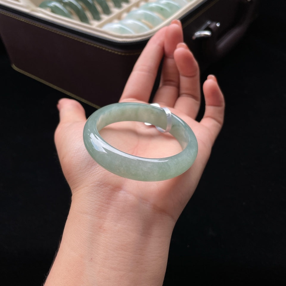 糯冰湖水绿贵妃翡翠手镯（56.3mm）（yc017402）