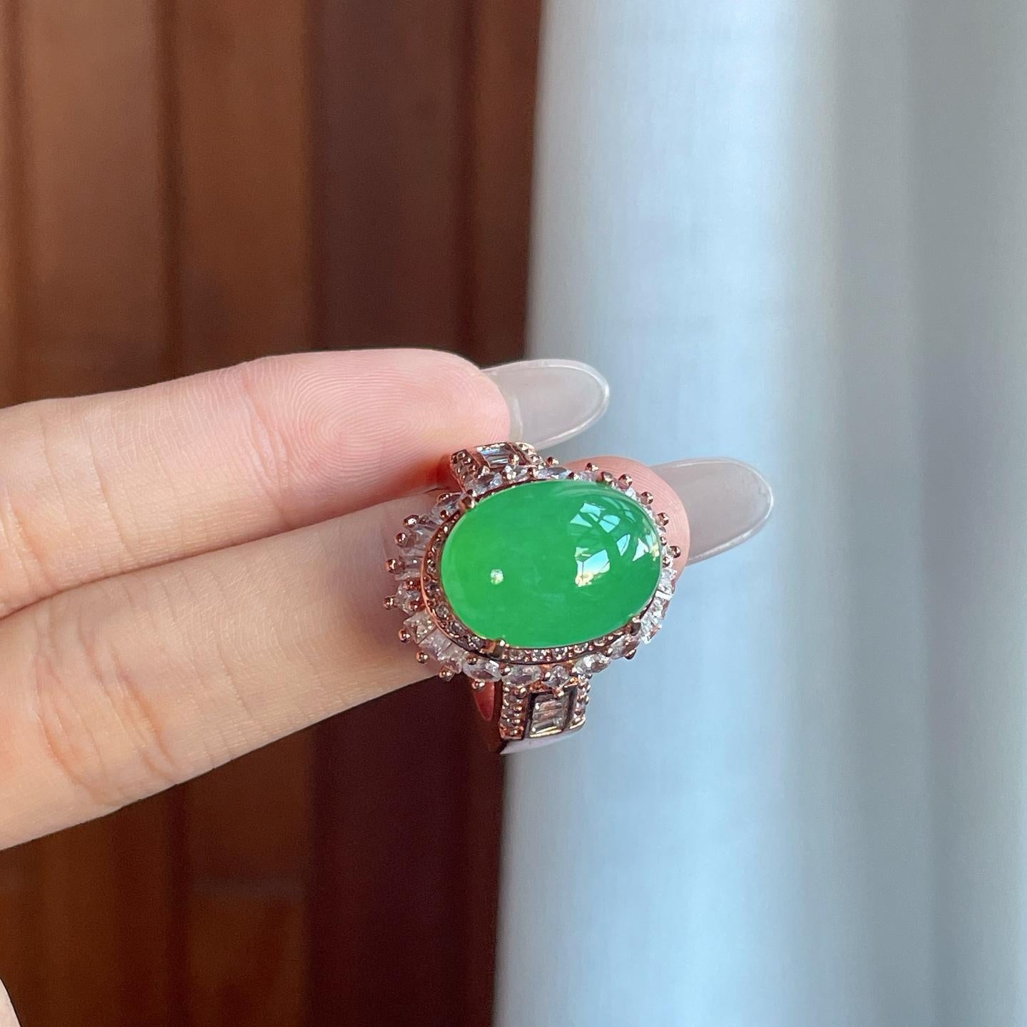 铜托糯冰晴绿底翡翠蛋面（yc265731）