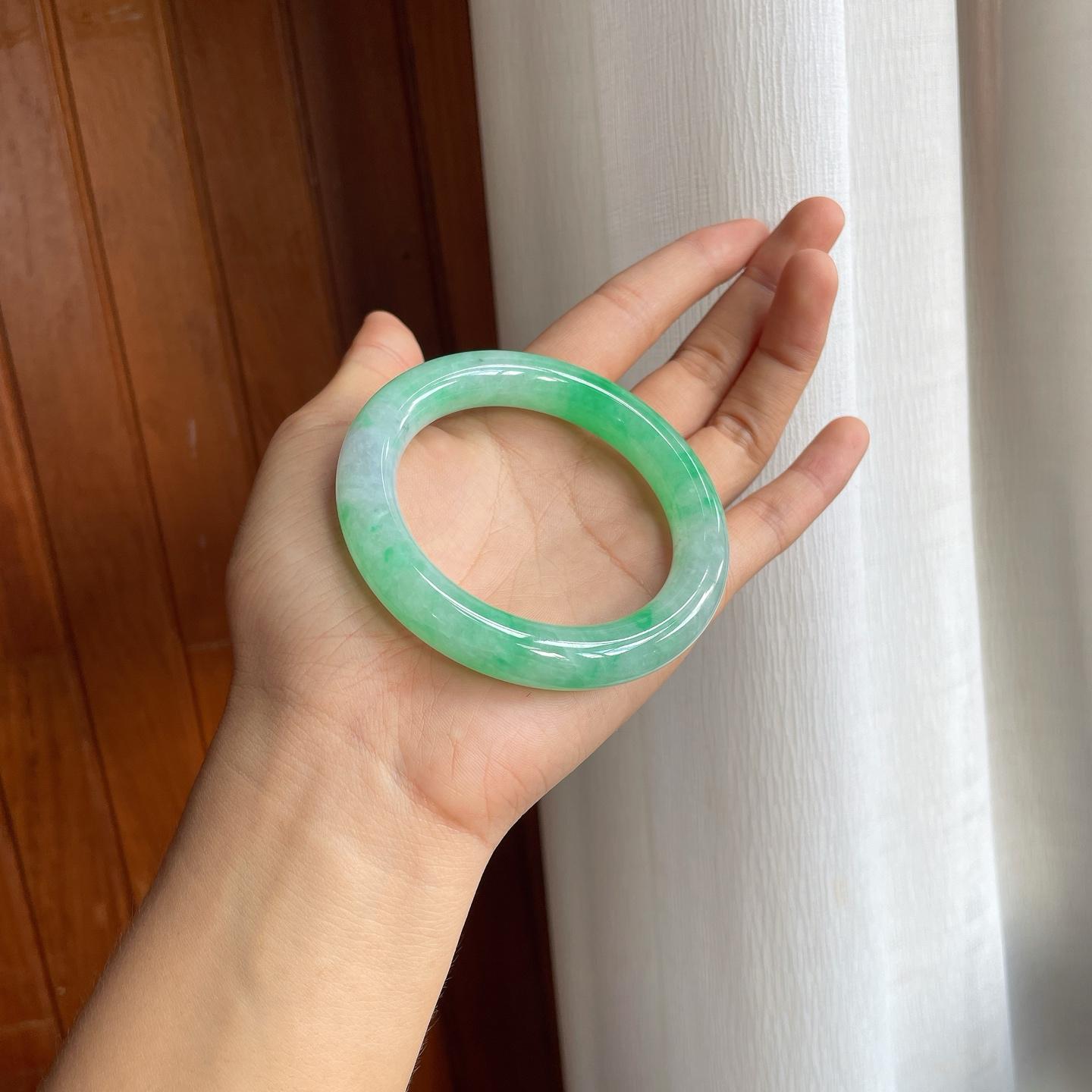 糯冰带色圆条翡翠手镯（56mm）（yc225099）