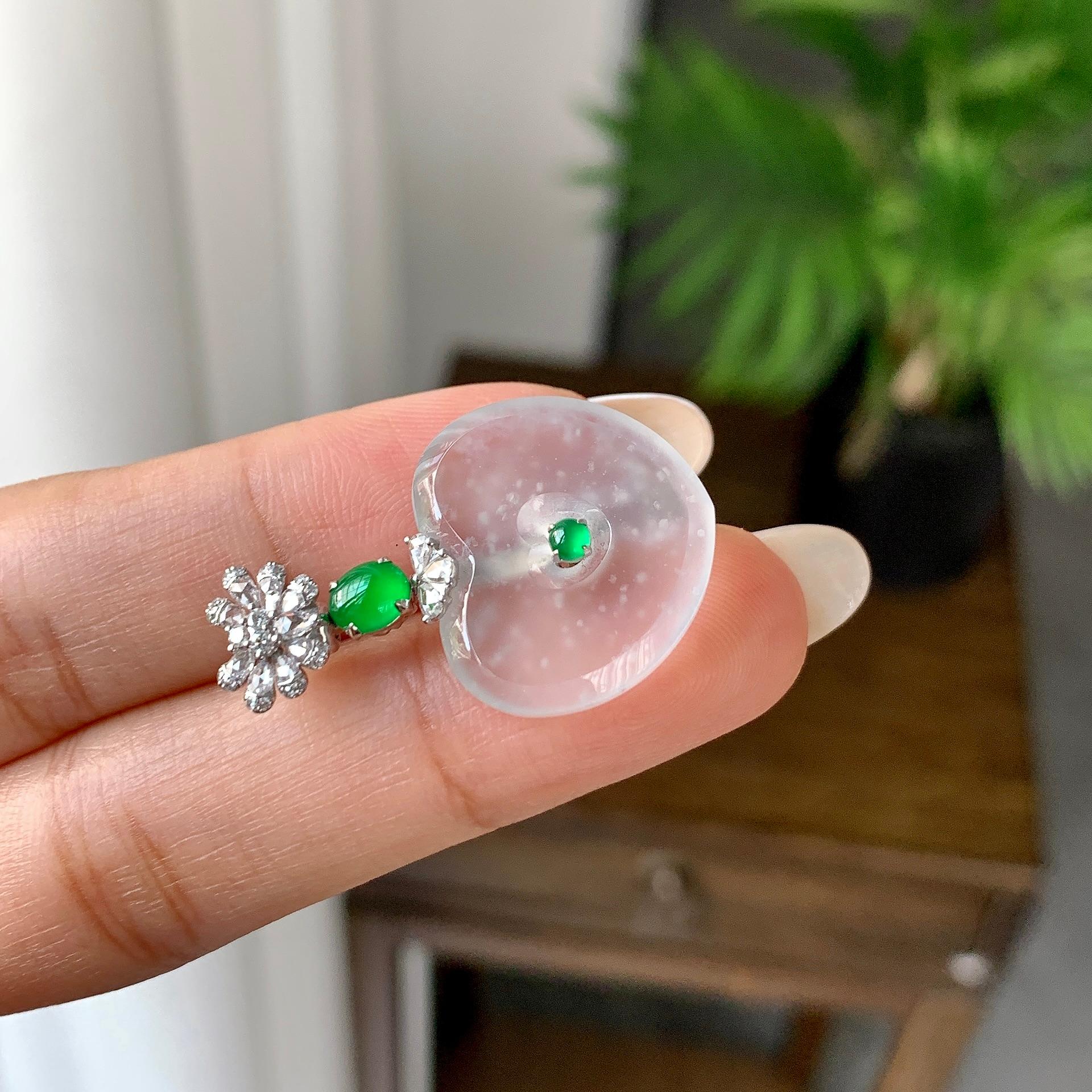 18K金钻镶冰种雪花棉爱心吊坠（yc248217）