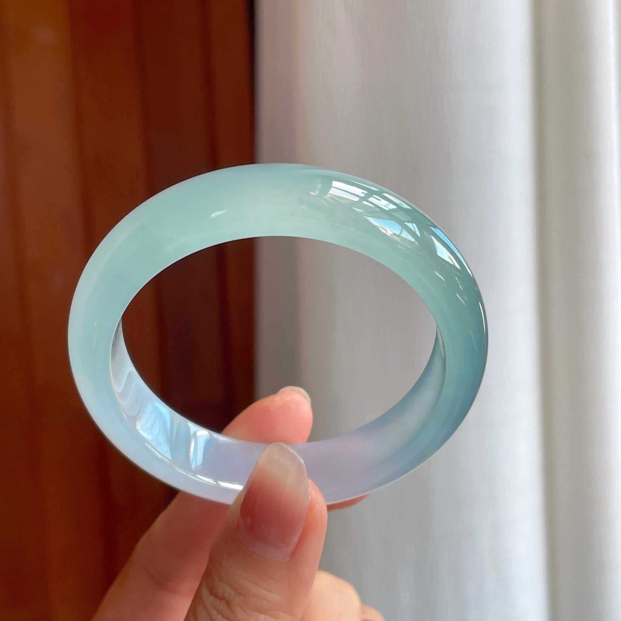 冰玻种蓝晴底翡翠平安镯（55mm)（yc319475）