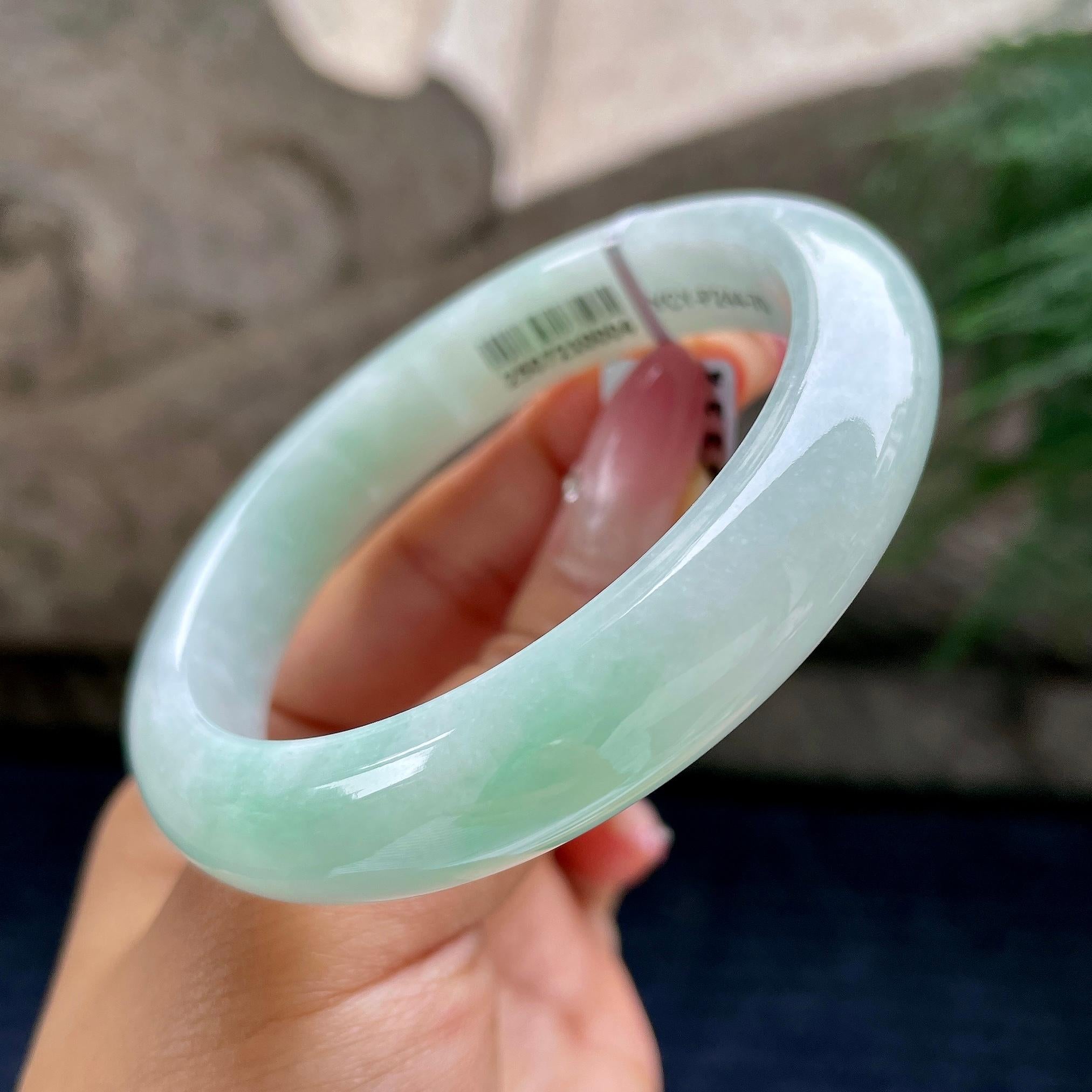 细糯种飘绿正圈平安镯57.2圈  天然缅甸A货翡翠（yc441099）