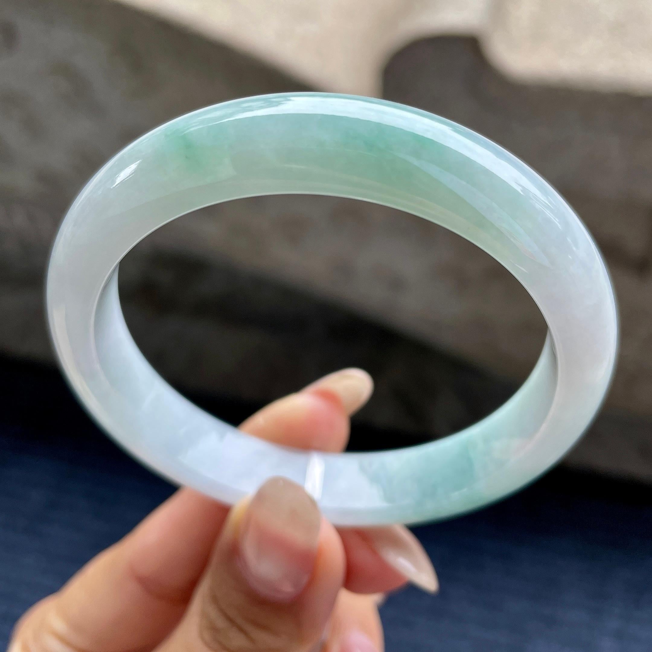 细糯种飘绿花正圈平安镯55.8圈   天然缅甸A货翡翠（yc346985）