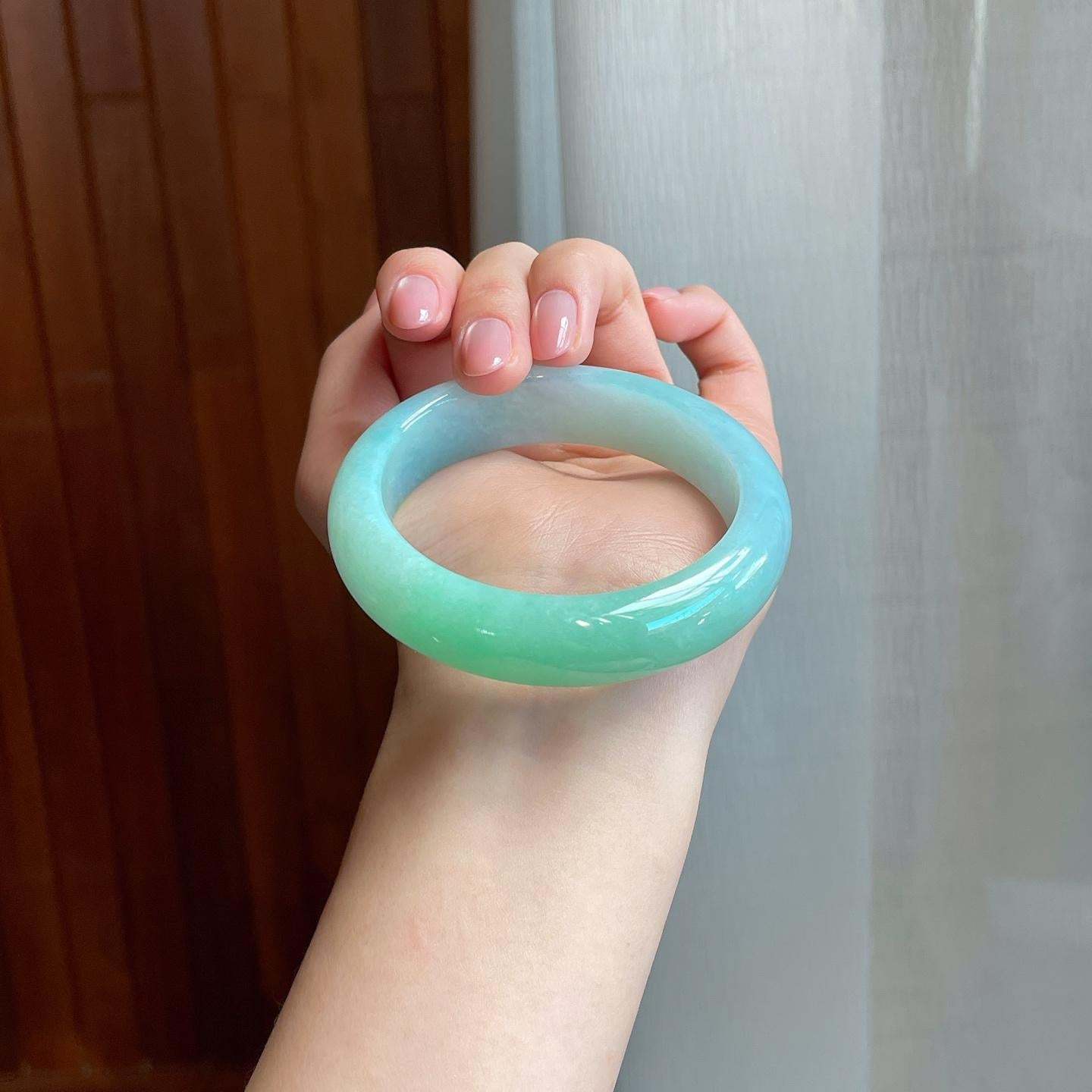 糯冰种果绿底翡翠平安镯（54.7mm)（yc320882）