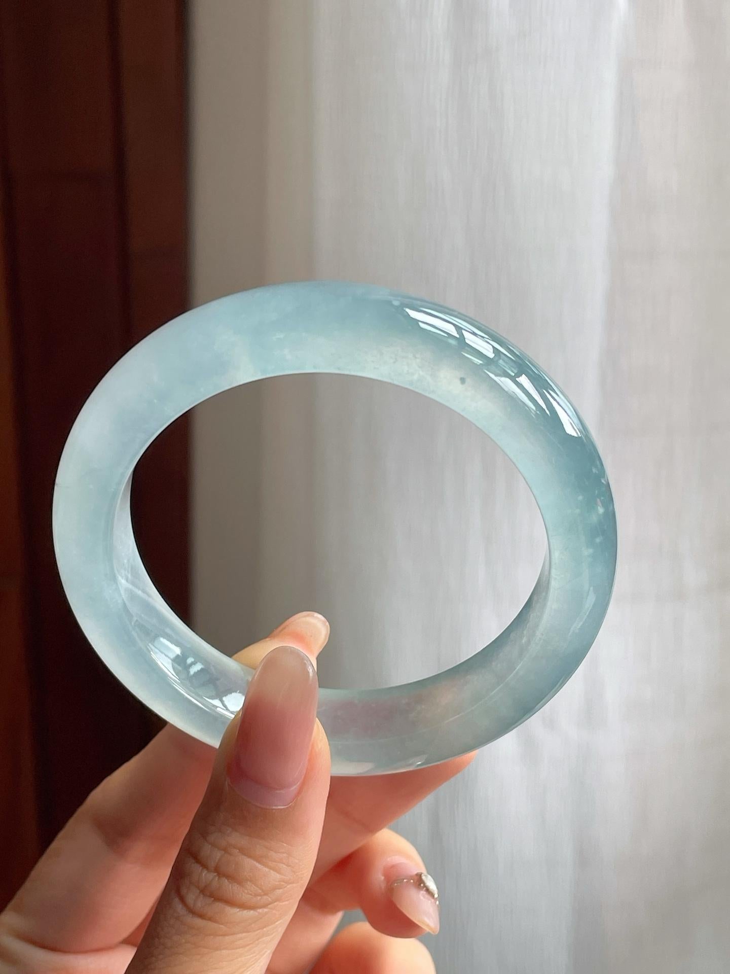 冰玻种带底色雪花棉翡翠平安镯（55mm）（yc196579）