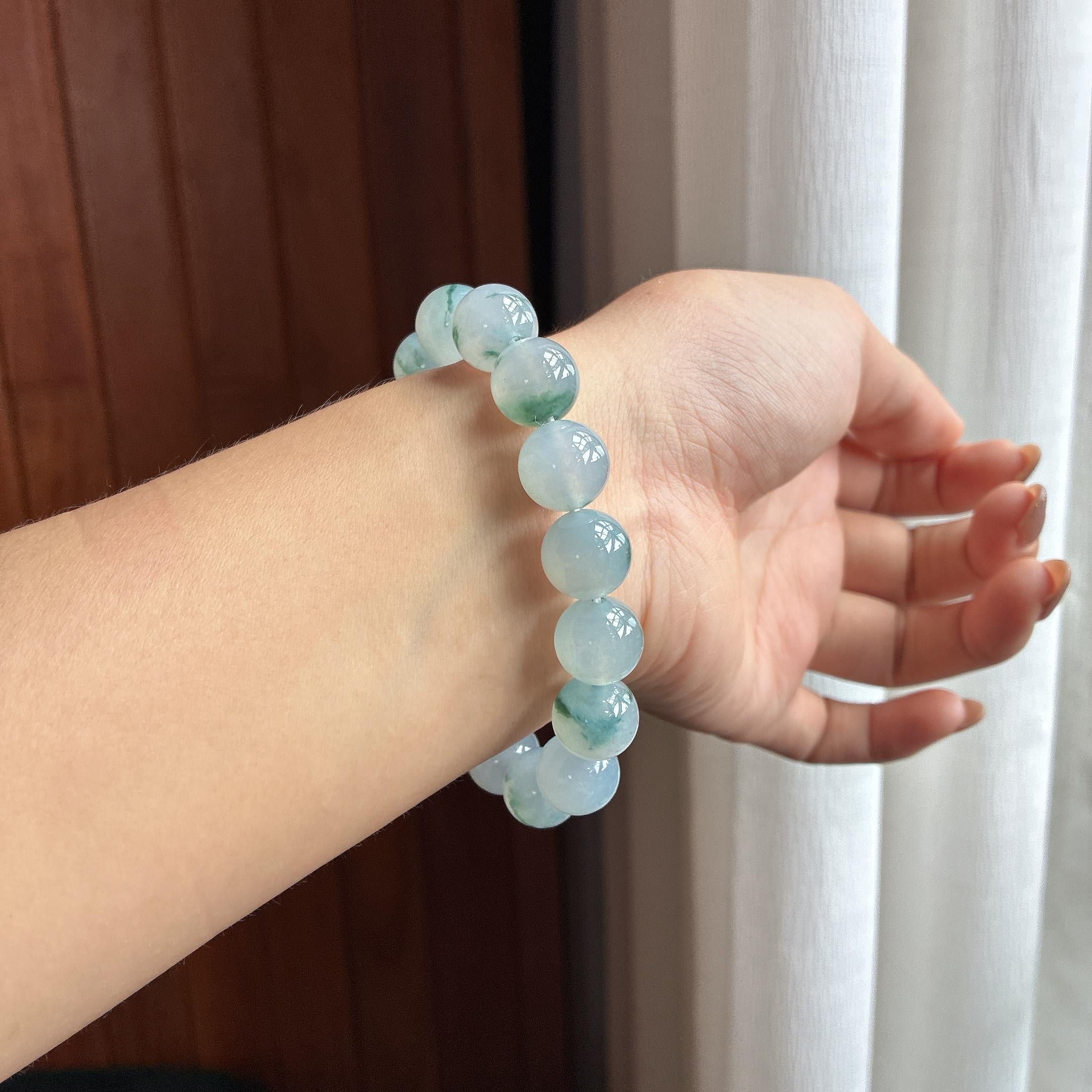 Vòng tay ngọc phỉ thúy tự nhiên Miến Điện loại A, vân hoa trên nền đá bán trong (yc451546)