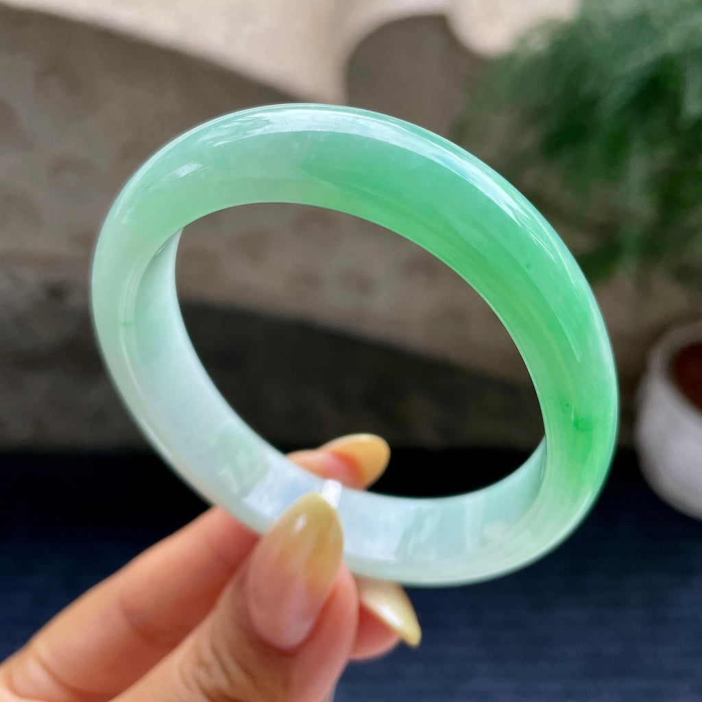 细糯种翠绿贵妃手镯55.8圈         天然缅甸A货翡翠（yc452169）