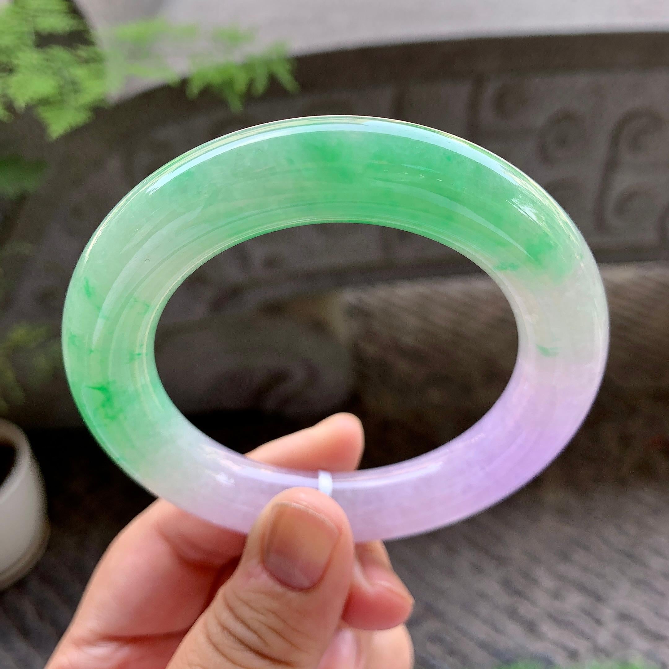 糯冰种春彩圆条手镯（56.6mm）